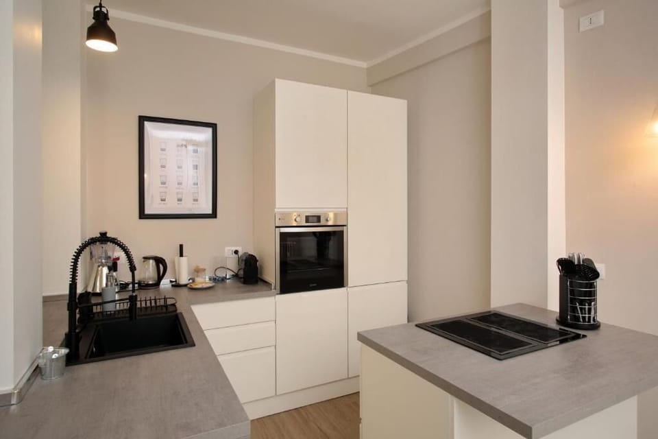 Apartment, Balcony | Private kitchen | Fridge, microwave, oven, stovetop