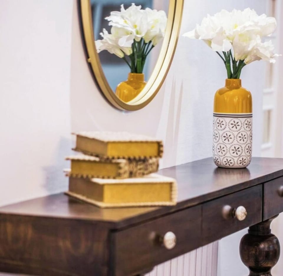Apartment, 2 Bedrooms, Smoking, City View | Interior detail