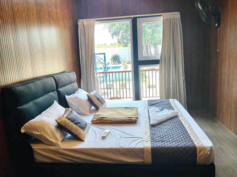 Desk, laptop workspace, free WiFi