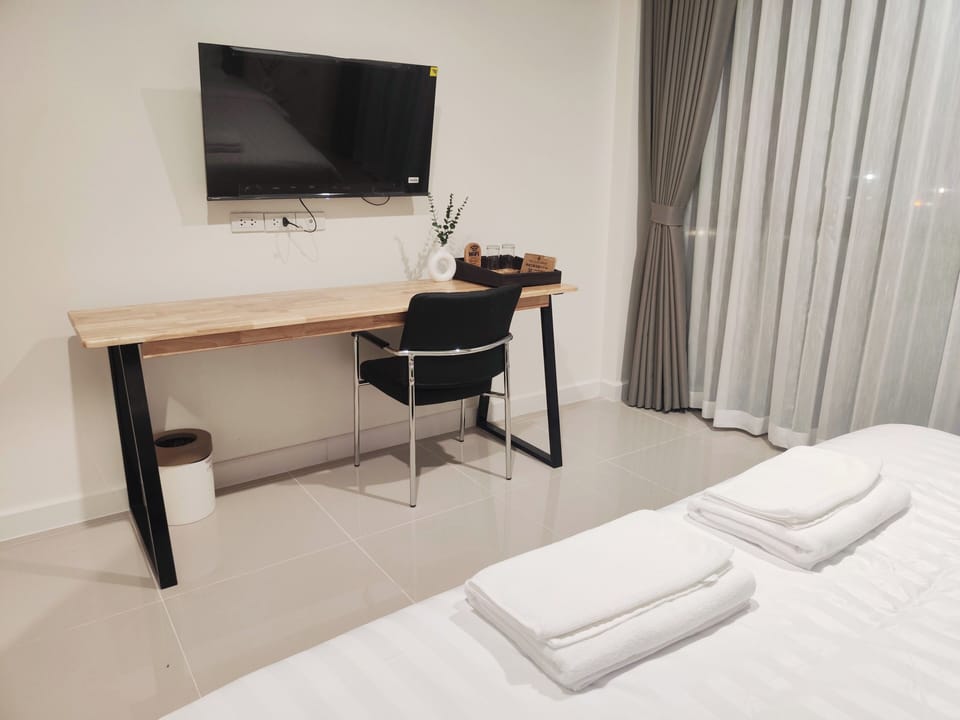 Basic Single Room, City View | Desk, laptop workspace, free WiFi