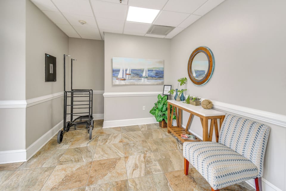 Smith Mtn Getaway: Pool, Hot Tub & Lake Views! Apartment in Smith Mountain Lake