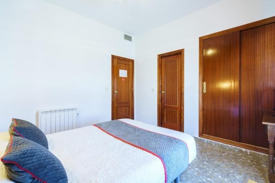 Desk, free WiFi, wheelchair access