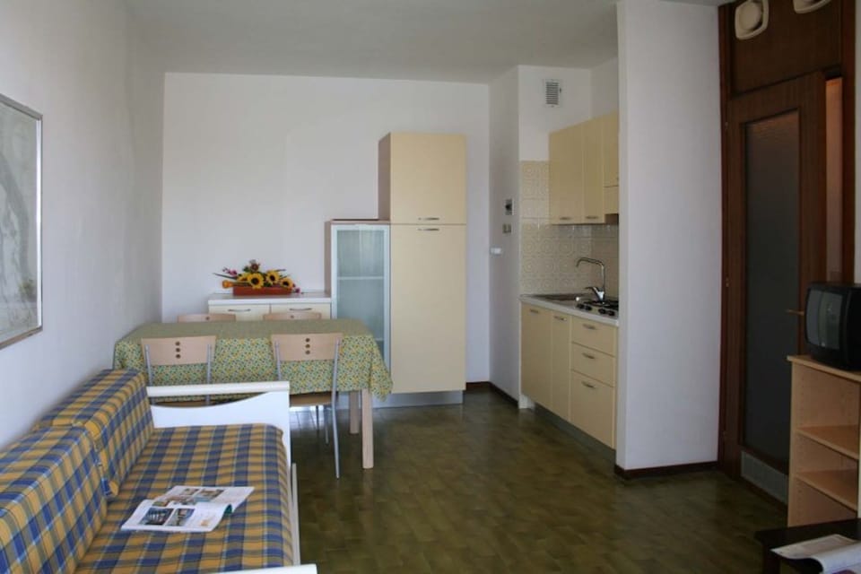 Apartment, 1 Bedroom, Balcony, City View | Interior