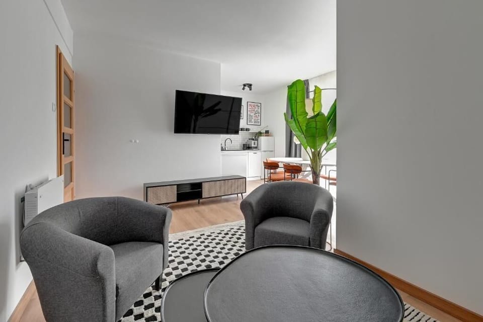Apartment | Living area | Flat-screen TV