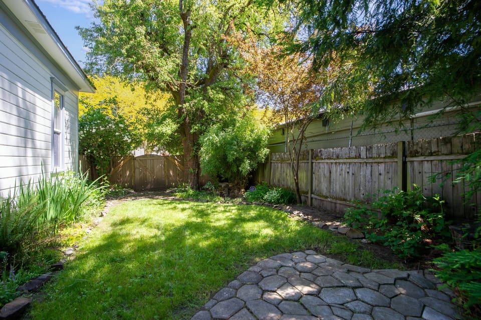 House, 2 Bedrooms | Property grounds