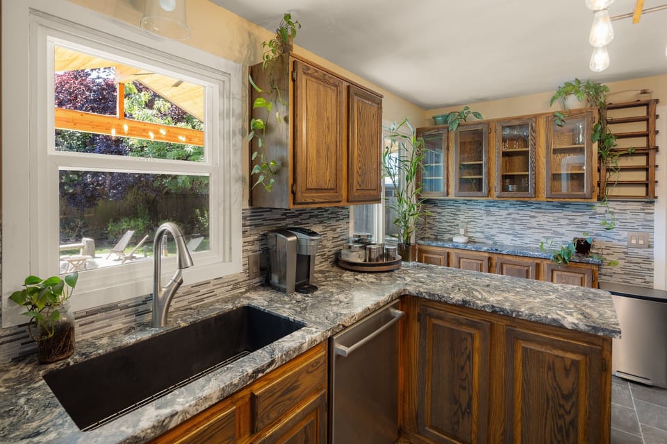 House, 3 Bedrooms | Private kitchen | Fridge, oven, coffee/tea maker, toaster
