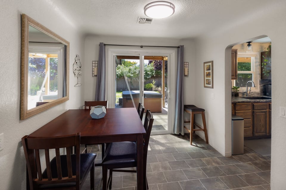 House, 3 Bedrooms | Dining