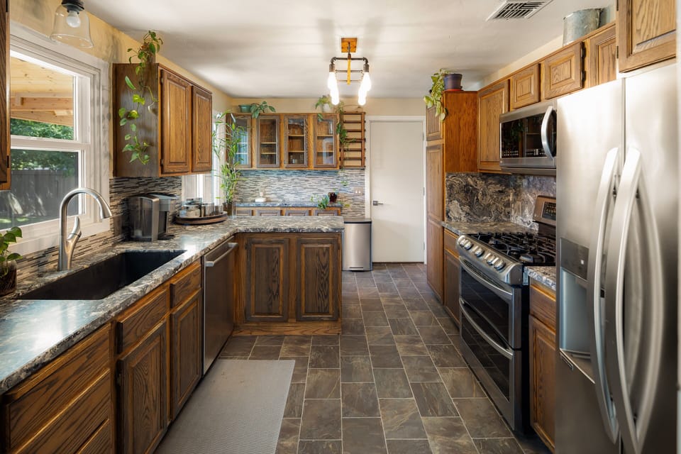 House, 3 Bedrooms | Private kitchen | Fridge, oven, coffee/tea maker, toaster
