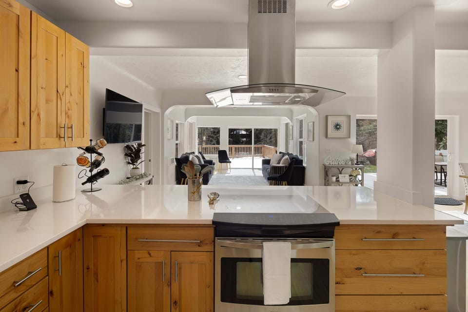 House, 3 Bedrooms | Private kitchen | Coffee/tea maker, fridge, oven, toaster