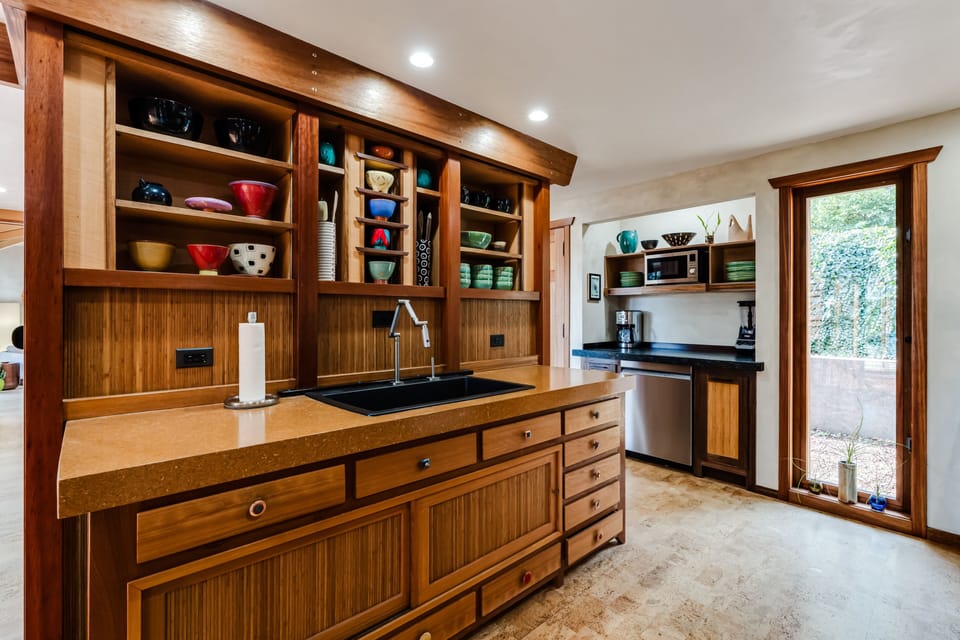 House, 3 Bedrooms | Private kitchen | Fridge, oven, coffee/tea maker