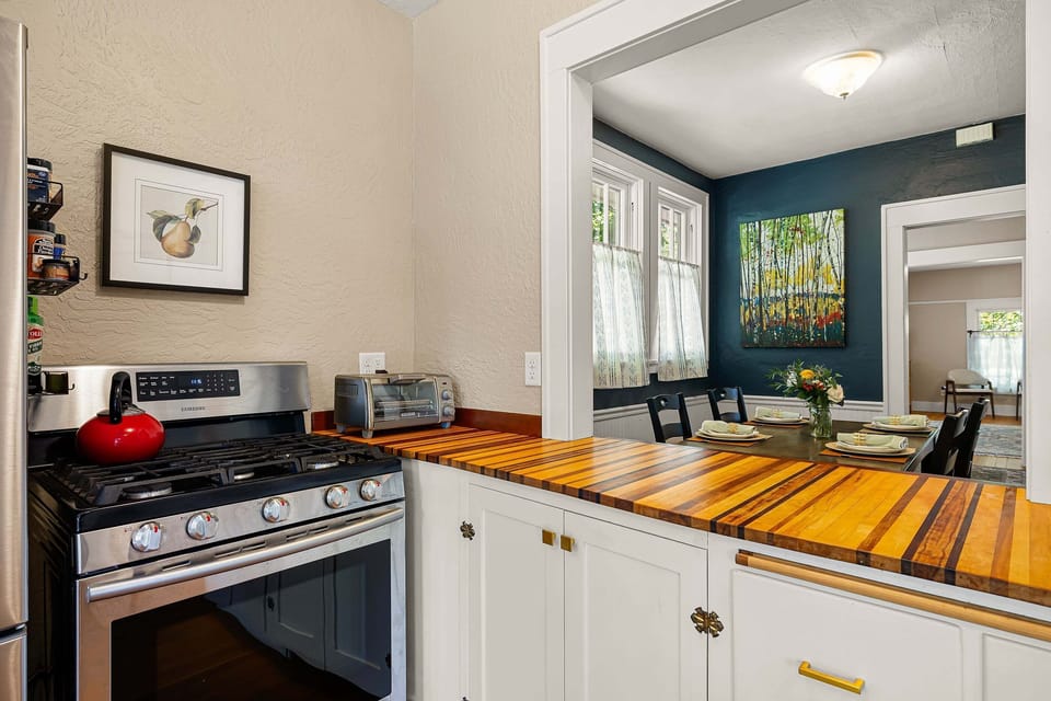 House, 3 Bedrooms | Private kitchen | Fridge, oven, coffee/tea maker, toaster