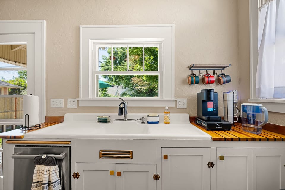 House, 3 Bedrooms | Private kitchen | Coffee/tea maker, fridge, oven, toaster