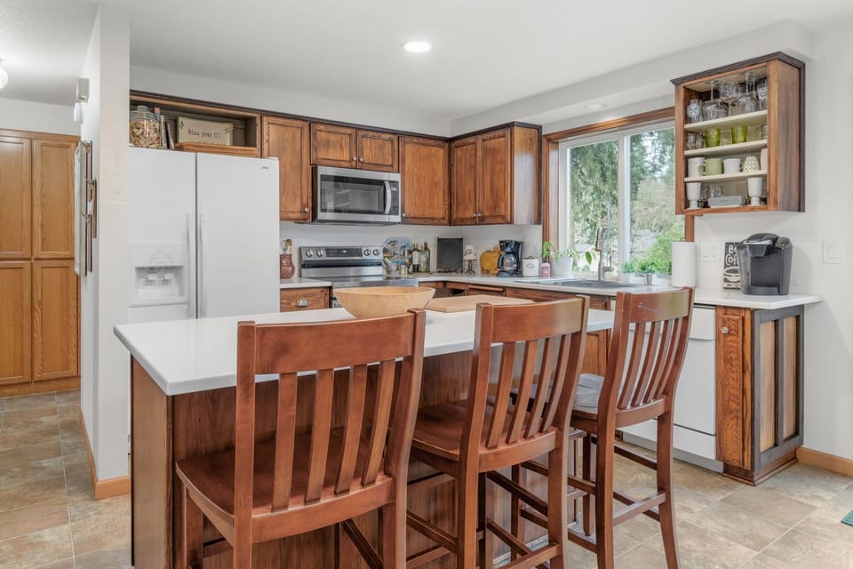 House, 4 Bedrooms | Private kitchen | Fridge, oven, coffee/tea maker, toaster