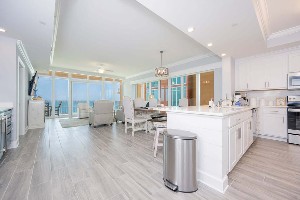 Condo, 4 Bedrooms | Private kitchen | Coffee/tea maker, fridge, oven