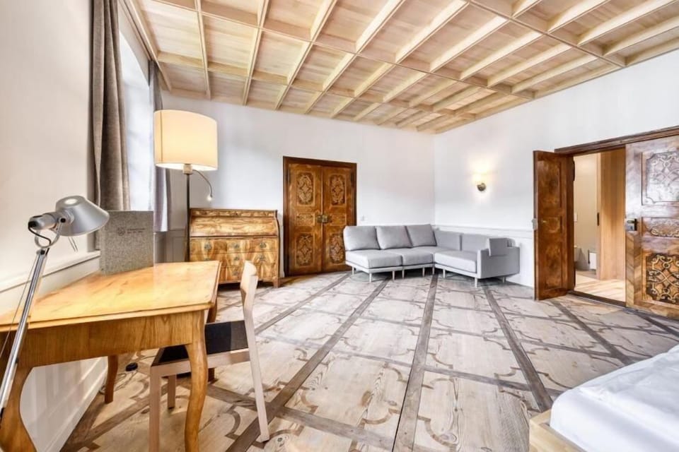 Double Room, Non Smoking, Courtyard View | Interior