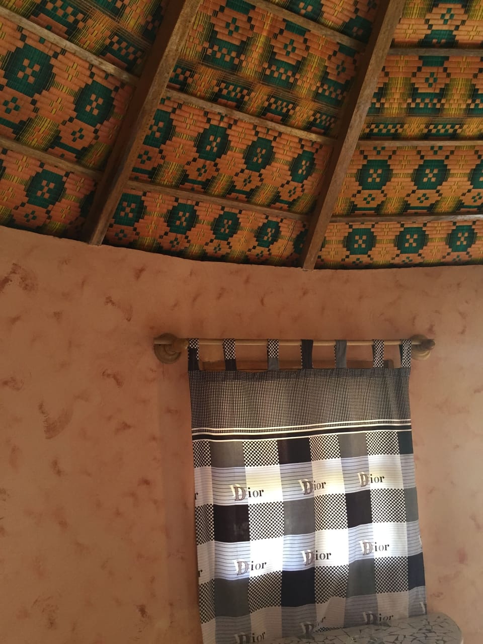 Premium bedding, desk, blackout drapes, cribs (free)