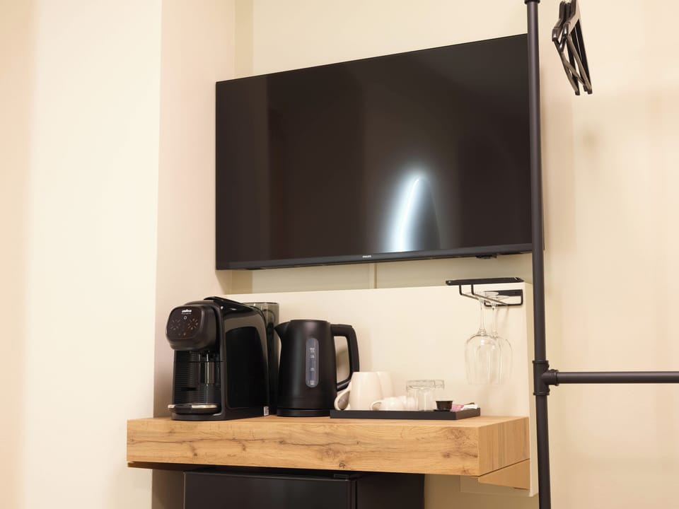 Deluxe Room | Desk, laptop workspace, WiFi (free)