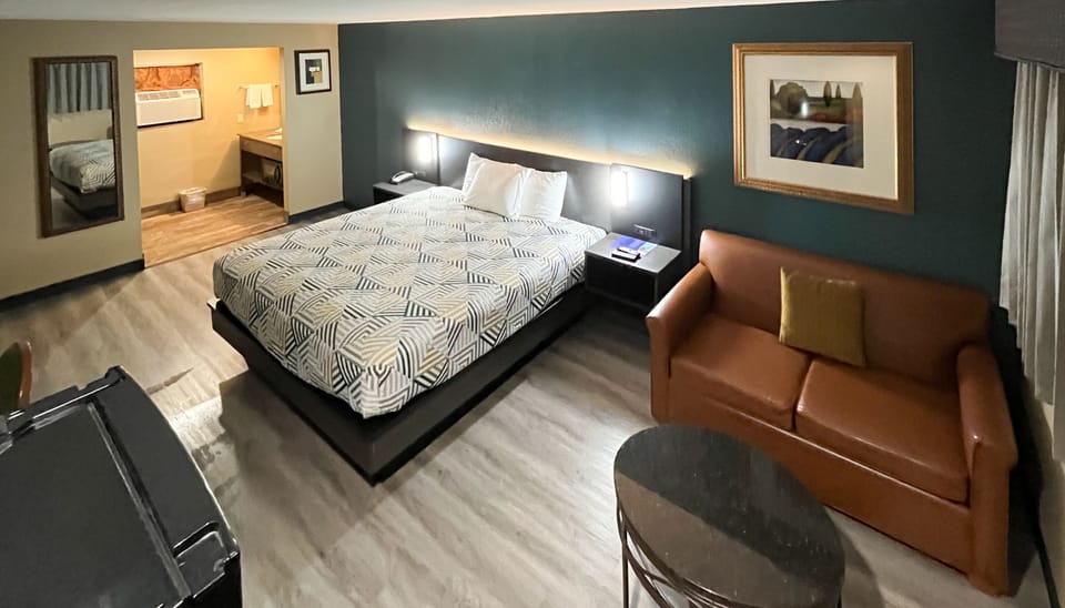 WiFi (free), bed sheets