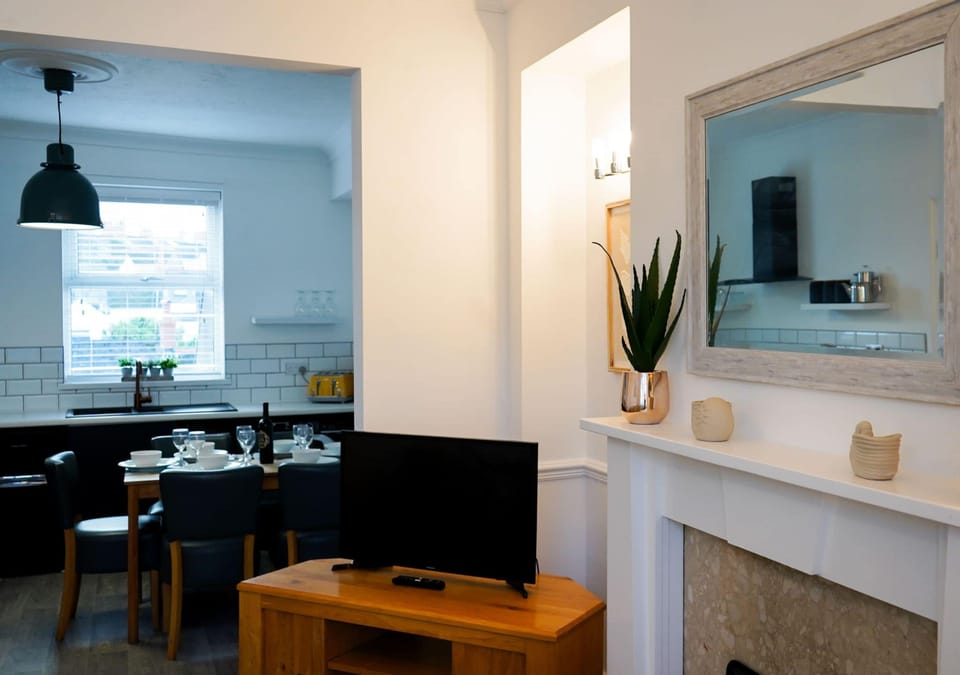House | 5 bedrooms, Internet