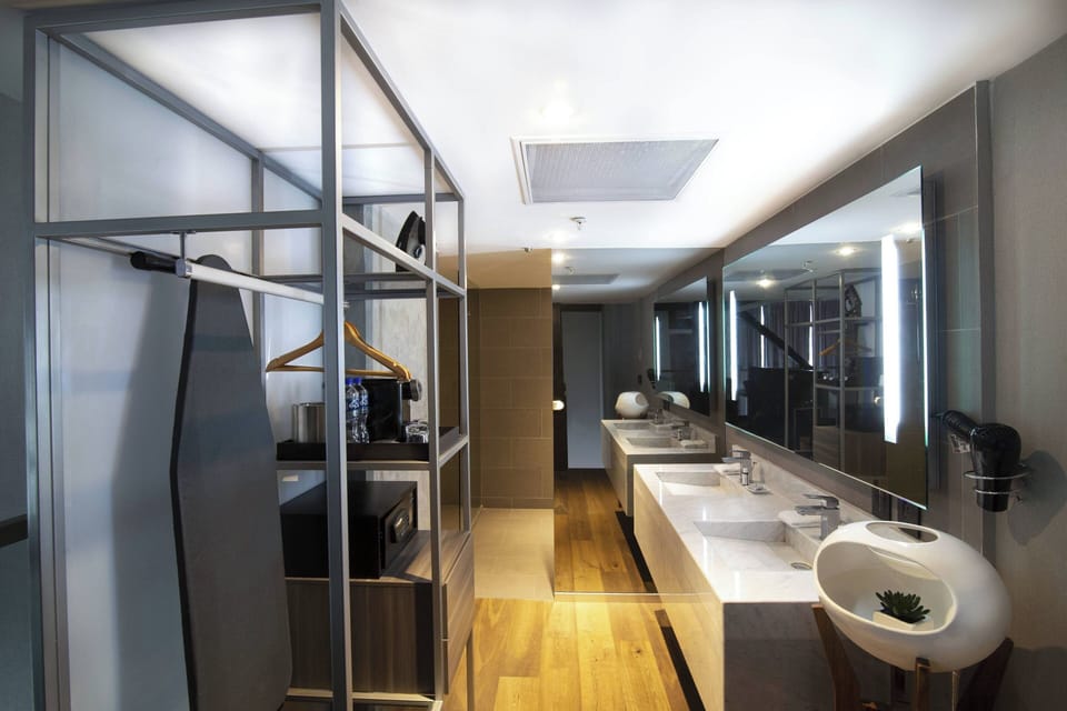 Suite, 1 King Bed (Bi-Level) | Bathroom | Shower, free toiletries, hair dryer, towels