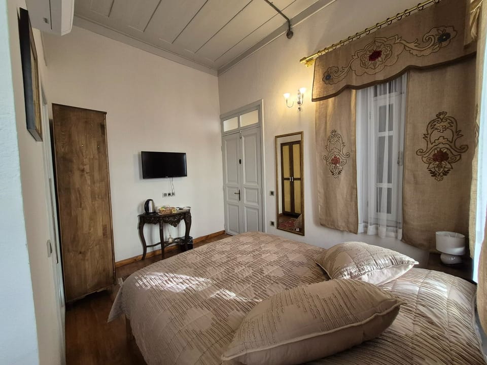 Economy Double Room | Premium bedding, free minibar, free WiFi, bed sheets