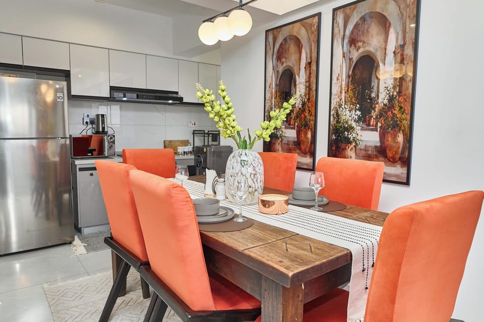 Family Apartment, City View | Dining