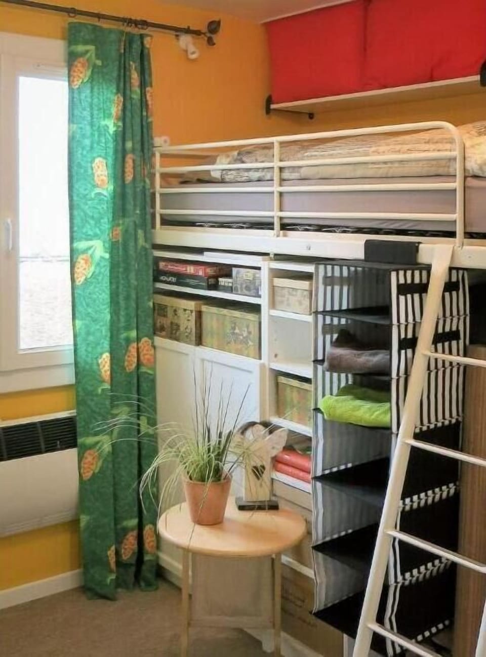 Economy Single Room, Shared Bathroom | Memory foam beds, iron/ironing board (on request), WiFi (free)