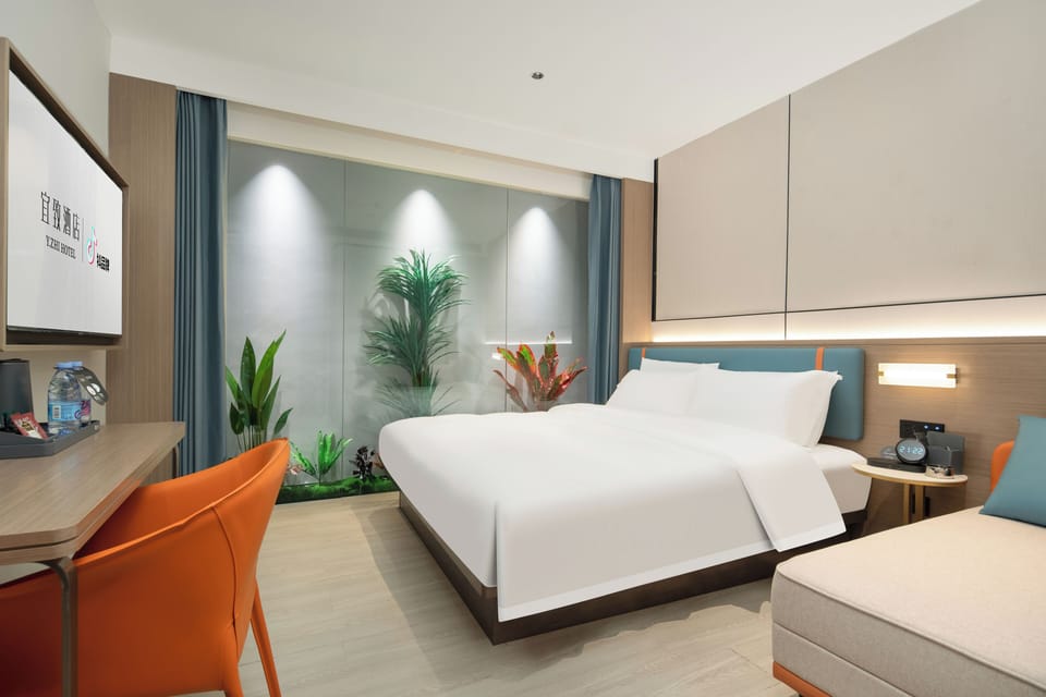Comfort Single Room | Blackout drapes, soundproofing, iron/ironing board, free WiFi