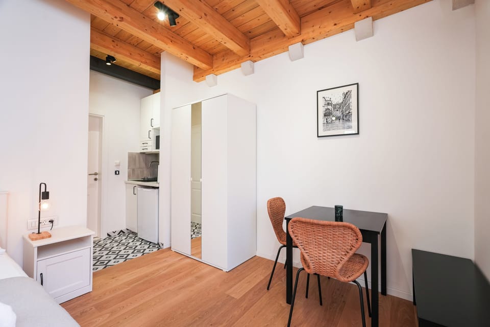 Comfort Studio, City View | Dining