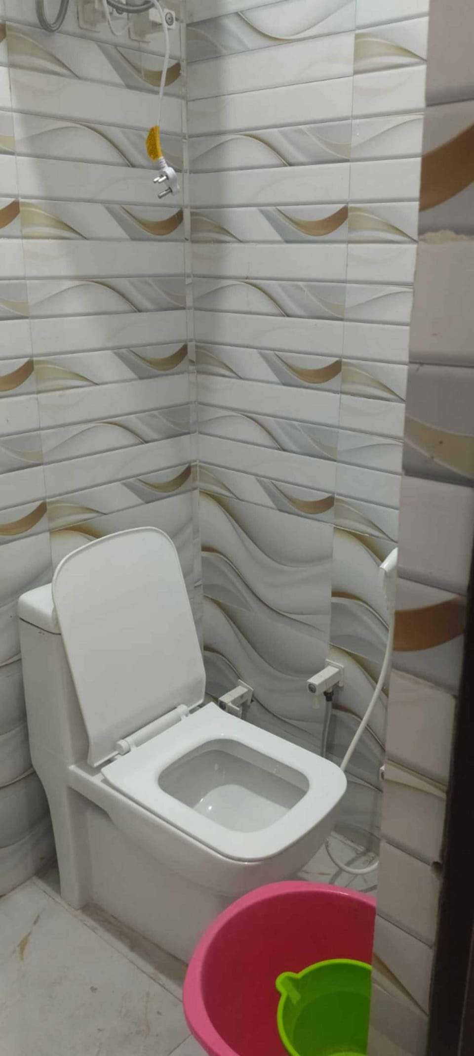 Deluxe Room | Bathroom | Shower, towels, soap, shampoo