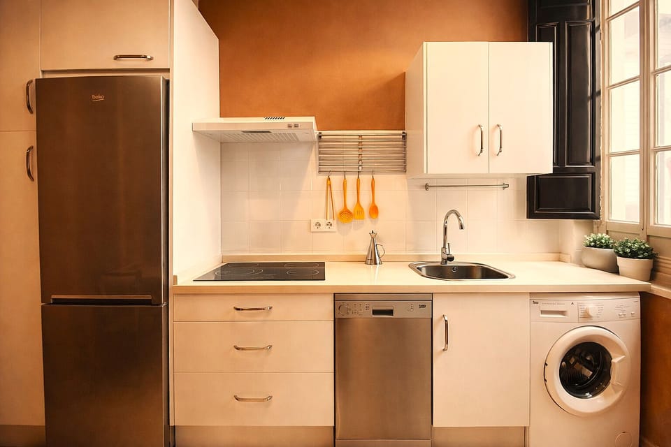 Deluxe Apartment, Balcony, City View | Private kitchen | Full-size fridge, microwave, stovetop, dishwasher