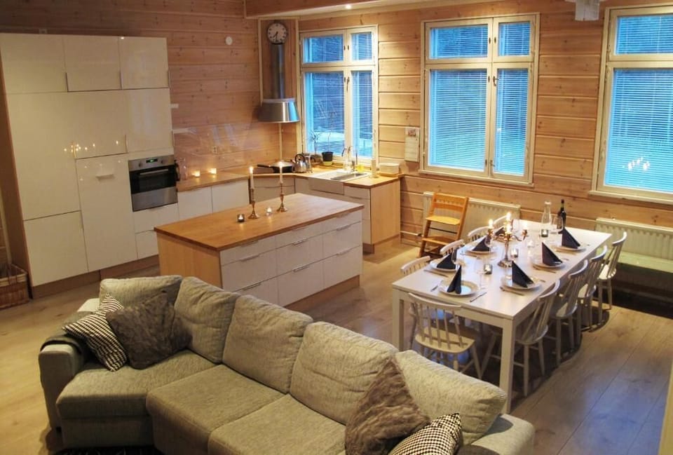 Flat-screen TV, fireplace