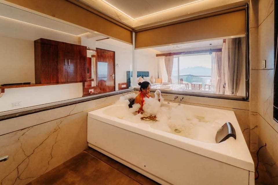 Executive Suite with Jacuzzi Lake View | Bathroom | Slippers