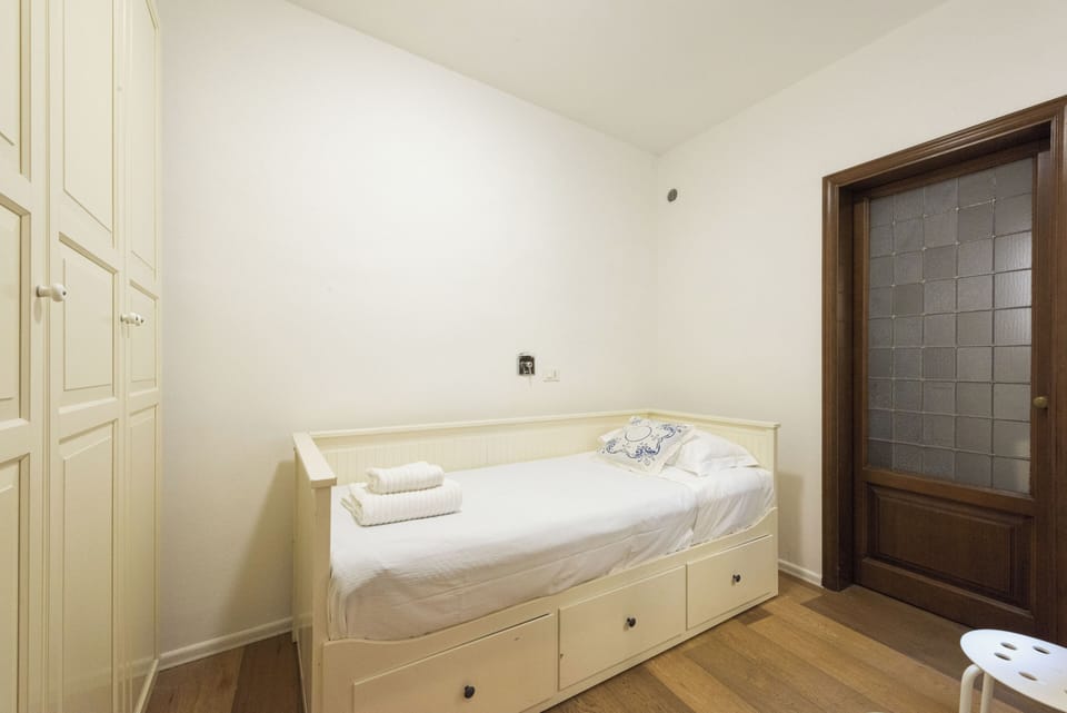 Iron/ironing board, WiFi (free)
