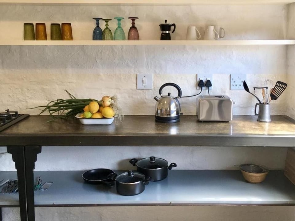 Oven, coffee/tea maker, electric kettle, dining tables