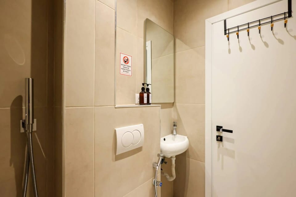 Deluxe Double Room, City View | Bathroom | Shower, hair dryer, towels, soap