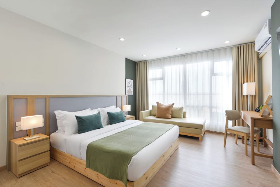 SENS Superior King Room | WiFi (free), bed sheets
