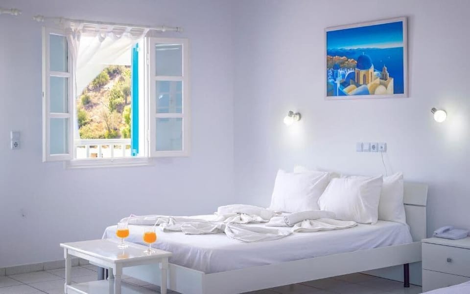Superior Double or Twin Room, Balcony, Sea View | Minibar, in-room safe, free WiFi, bed sheets