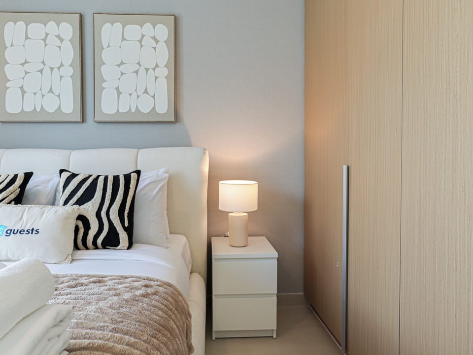 Apartment, Balcony, Canal View | In-room safe, blackout drapes, iron/ironing board, WiFi (free)