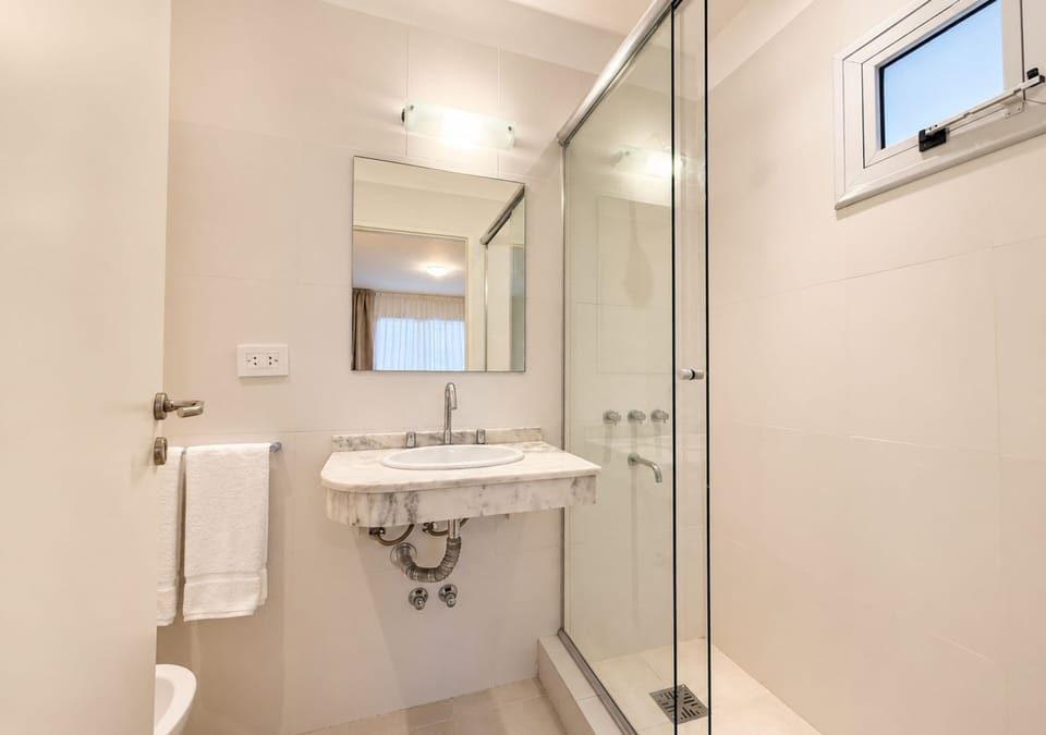 Shower, rainfall showerhead, free toiletries, hair dryer