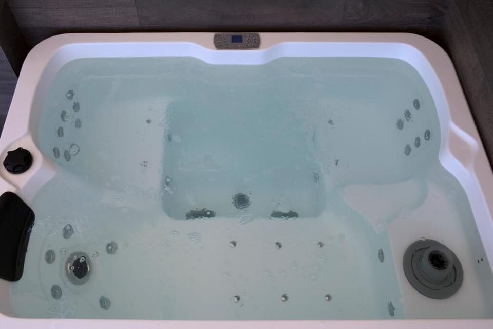 Deluxe Double Room with Side Sea View (with Exclusive Jacuzzi) | Miscellaneous