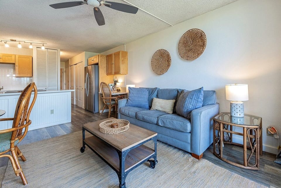 Condo, 1 Bedroom | Living area