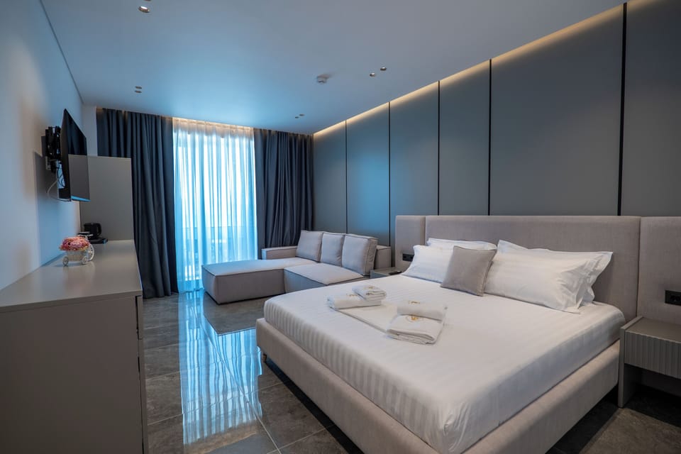 Suite, Sea View | WiFi (free), bed sheets