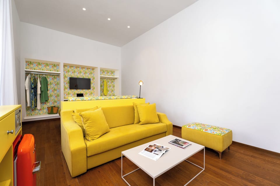 Junior Suite | In-room safe, desk, blackout drapes, free WiFi
