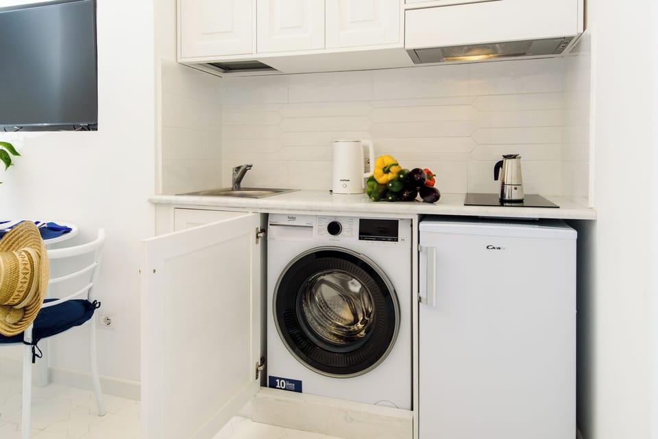 Apartment, Balcony, City View | Private kitchen | Fridge, stovetop, espresso maker, electric kettle