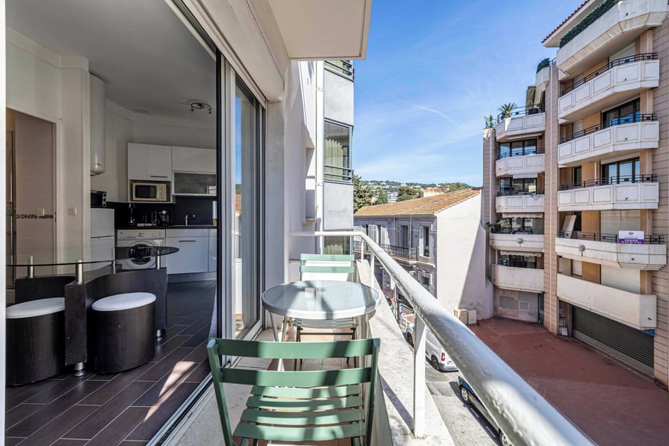 Apartment | Outdoor dining