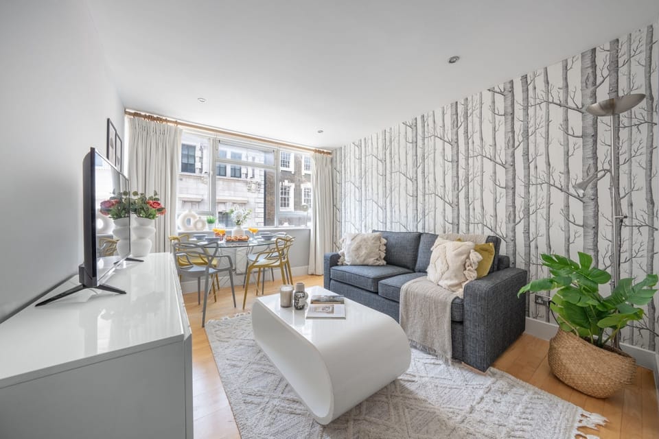 City Apartment, 1 Double Bed with Sofa bed, Non Smoking, City View | Living area | 40-inch Smart TV with satellite channels