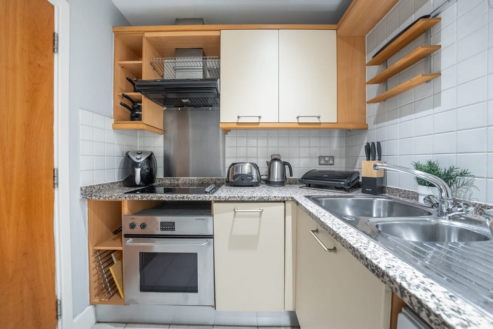 City Apartment, 1 Double Bed with Sofa bed, Non Smoking, City View | Private kitchen | Espresso maker, coffee/tea maker, electric kettle, highchair