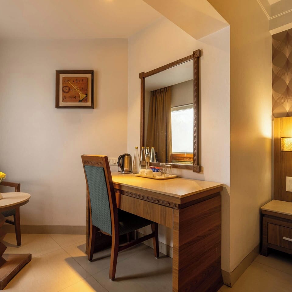 Executive Room, 1 Bedroom, City View | Premium bedding, Select Comfort beds, minibar, desk
