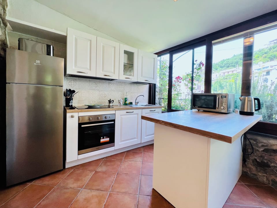 Apartment, 2 Bedrooms, Garden View | Private kitchen | Full-size fridge, microwave, oven, stovetop